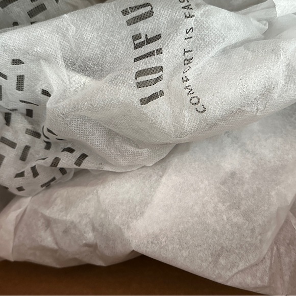 New in box! Size 5.5 silver glitter chunky heel. - Picture 10 of 10